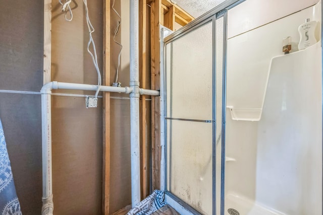 3202 W Cumberland Ave, Middlesboro, KY 40965 - bathroom featuring a shower