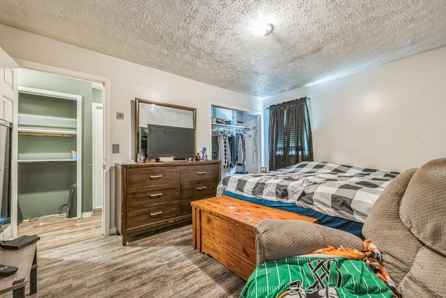 3202 W Cumberland Ave, Middlesboro, KY 40965 - bedroom featuring wood finished floors, a closet, and a textured ceiling