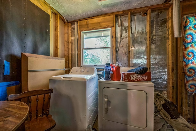 3202 W Cumberland Ave, Middlesboro, KY 40965 - laundry area featuring washer and clothes dryer and a textured ceiling