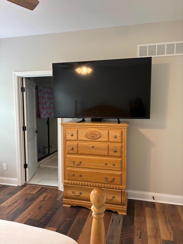 875 Ridgeview Dr, Frankfort, KY 40601 - detailed view of baseboards and wood finished floors