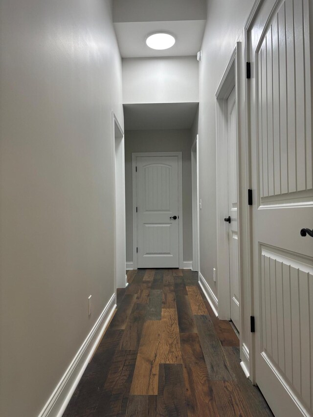 875 Ridgeview Dr, Frankfort, KY 40601 - corridor featuring dark wood-style flooring and baseboards