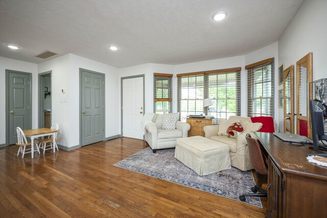 living area with light wood-style floors and recessed lighting