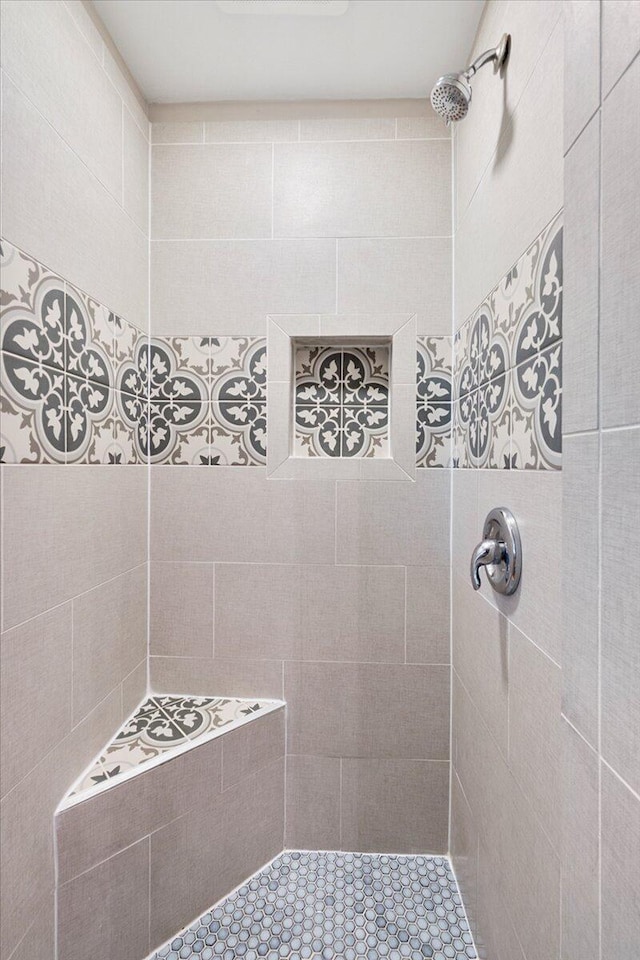 1183 The Ridings, Winchester, KY 40391 - bathroom with a tile shower