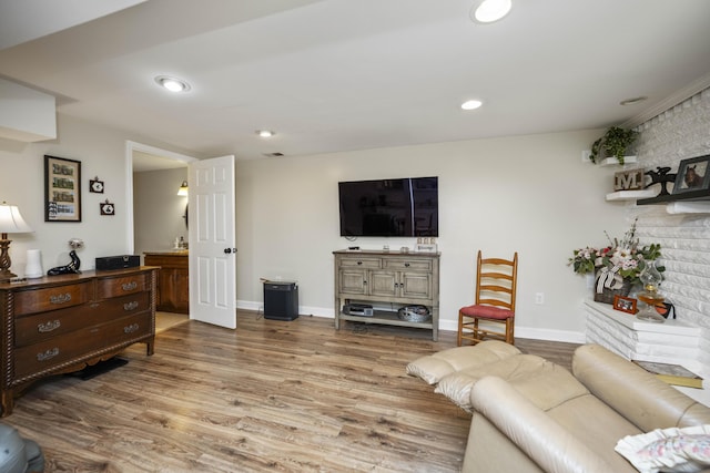 452 Rookwood Pkwy, Lexington, KY 40505 - living area with wood finished floors and recessed lighting