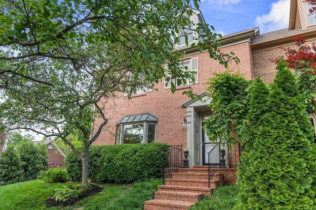 303 Patchen Dr, Lexington, KY 40517 - tudor house featuring brick siding