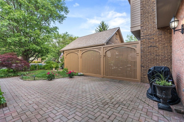 303 Patchen Dr, Lexington, KY 40517 - view of patio featuring a gate