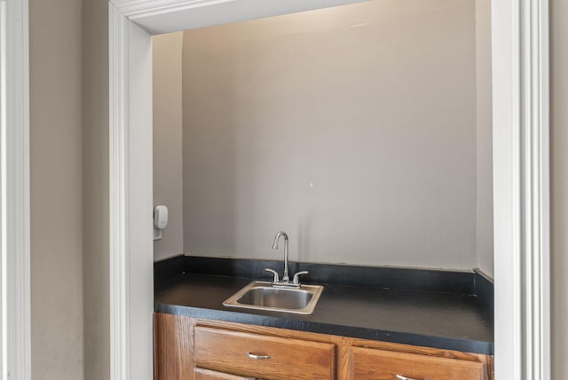 view of indoor wet bar