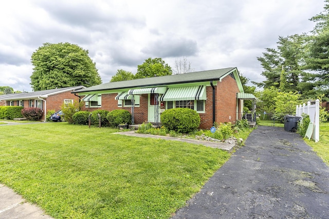1941 Glengarry Way, Lexington, KY 40505 - view of front of home featuring brick siding and driveway