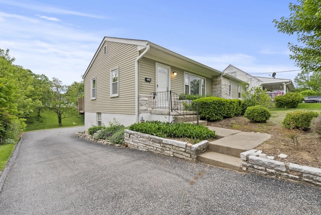 834 Boyd Ave, Danville, KY 40422 - view of front of house with asphalt driveway