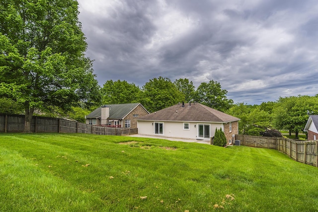 view of yard with a patio