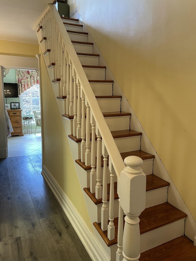 218 W Campbell St, Frankfort, KY 40601 - staircase featuring wood finished floors and baseboards