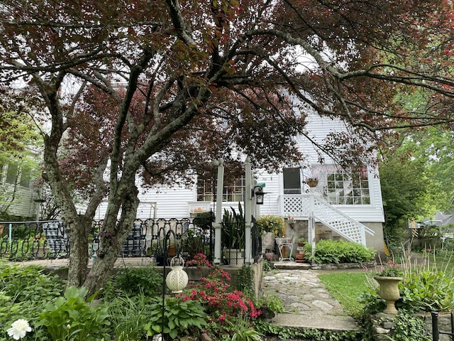 218 W Campbell St, Frankfort, KY 40601 - rear view of property featuring fence