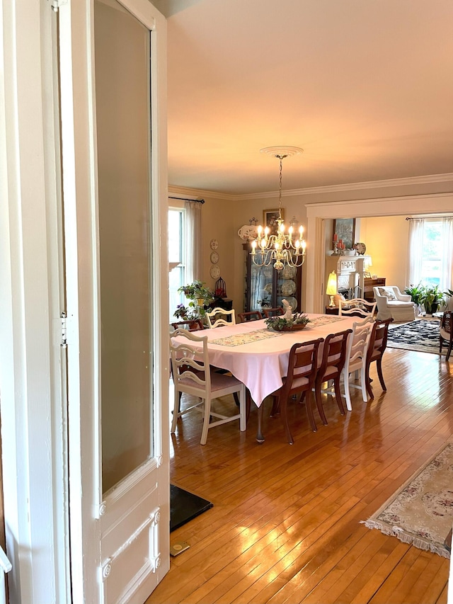 218 W Campbell St, Frankfort, KY 40601 - dining area featuring crown molding, light wood finished floors, plenty of natural light, and a chandelier