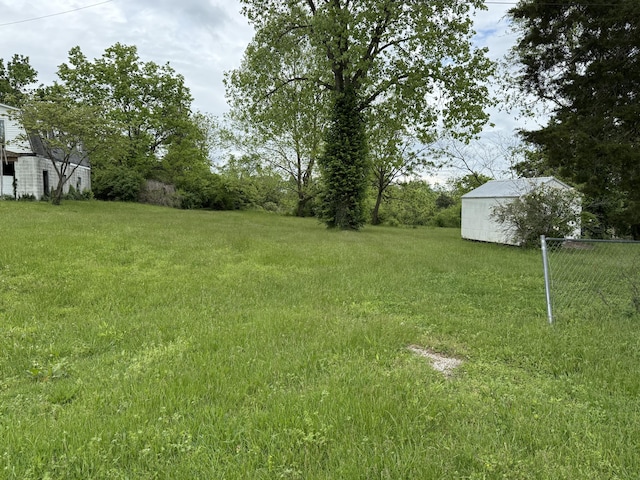 8023 Old Richmond Rd, Lexington, KY 40515 - view of green lawn featuring a storage shed and an outdoor structure