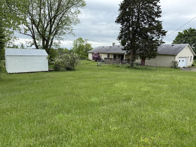 8023 Old Richmond Rd, Lexington, KY 40515 - view of green lawn featuring an outbuilding, a garage, and a storage unit