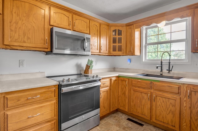 501 Ashley Ct, Berea, KY 40403 - kitchen featuring appliances with stainless steel finishes, a sink, and light countertops