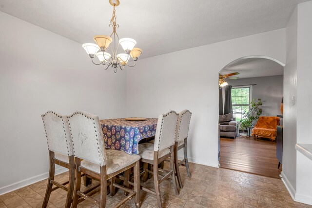 501 Ashley Ct, Berea, KY 40403 - dining room featuring a chandelier, arched walkways, and baseboards