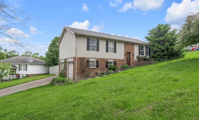 501 Ashley Ct, Berea, KY 40403 - bi-level home with brick siding, a garage, driveway, and a front yard