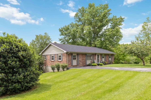 429 Old Danville Rd, Lancaster, KY 40444 - ranch-style home with brick siding, a front lawn, and driveway