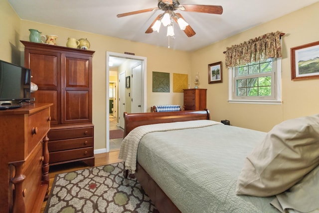 429 Old Danville Rd, Lancaster, KY 40444 - bedroom with dark wood finished floors and ceiling fan