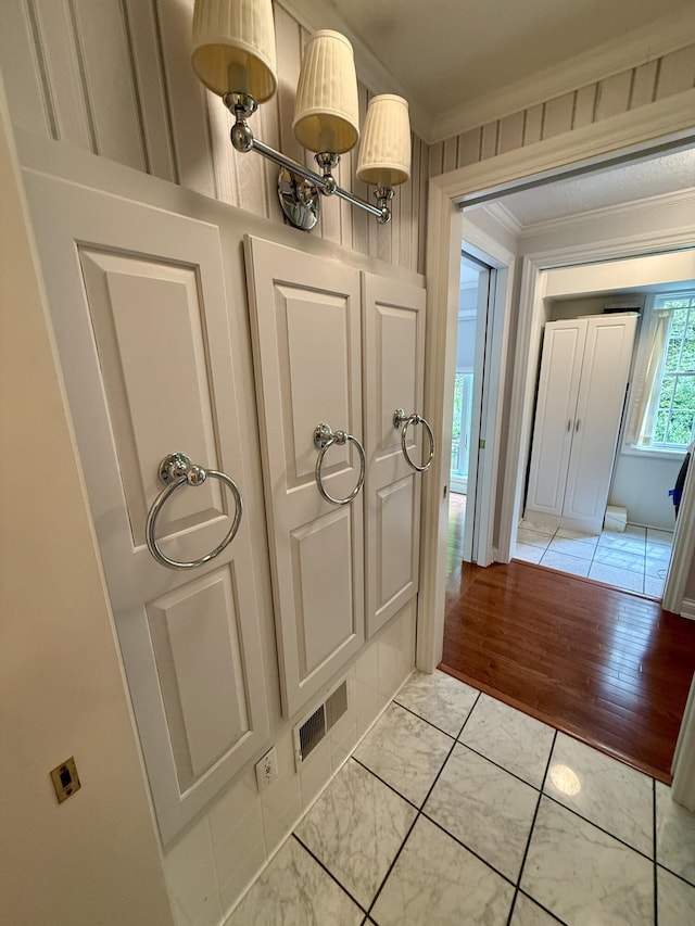 118 Timber Ln, Morehead, KY 40351 - detailed view of crown molding