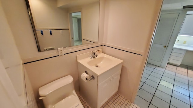 118 Timber Ln, Morehead, KY 40351 - bathroom with tile walls, vanity, toilet, and tile patterned floors
