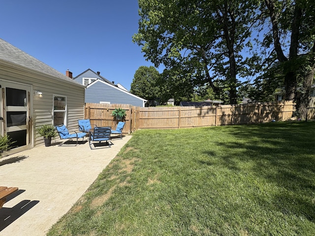 view of yard featuring a patio
