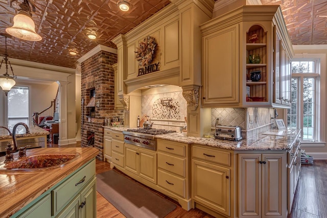 150 Old Woods Dr, Nicholasville, KY 40356 - kitchen featuring an ornate ceiling, a sink, stainless steel gas cooktop, ornamental molding, and butcher block counters