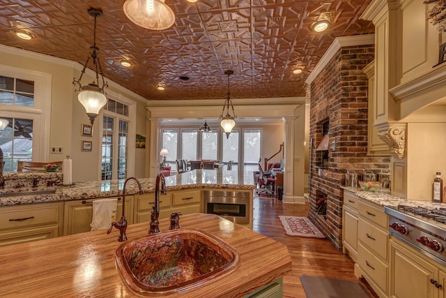 150 Old Woods Dr, Nicholasville, KY 40356 - kitchen featuring cream cabinetry, a sink, french doors, stainless steel appliances, and crown molding