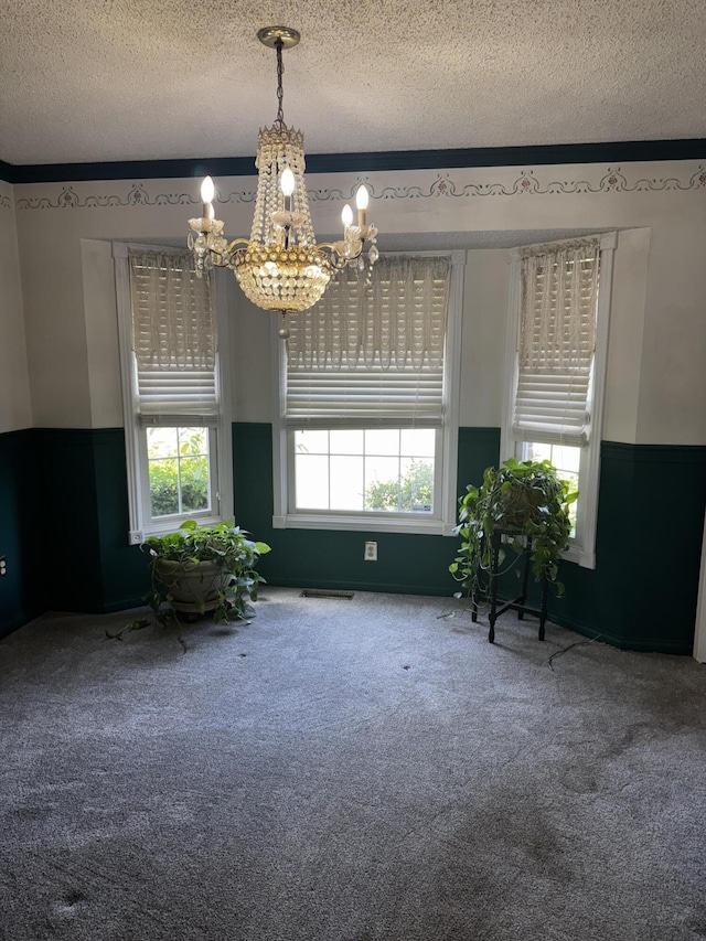 400 Natures Pointe Dr, Somerset, KY 42503 - spare room with a chandelier, carpet floors, and a textured ceiling