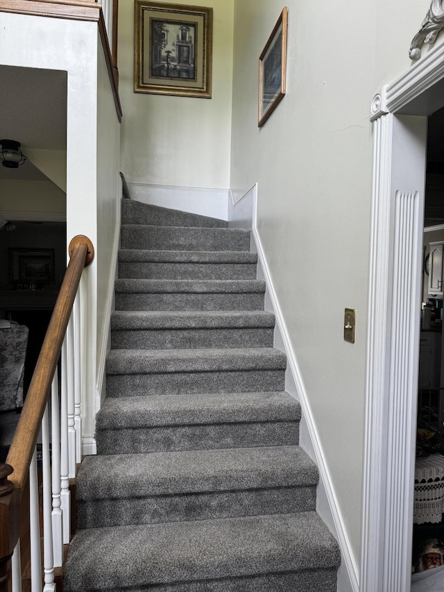 400 Natures Pointe Dr, Somerset, KY 42503 - staircase with baseboards
