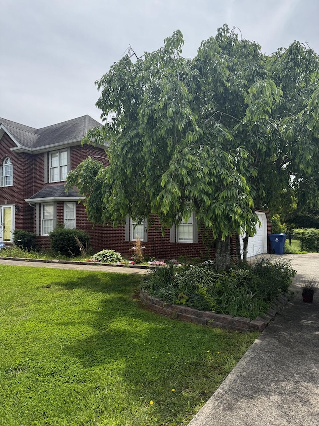 400 Natures Pointe Dr, Somerset, KY 42503 - view of front facade with a front lawn, concrete driveway, and brick siding
