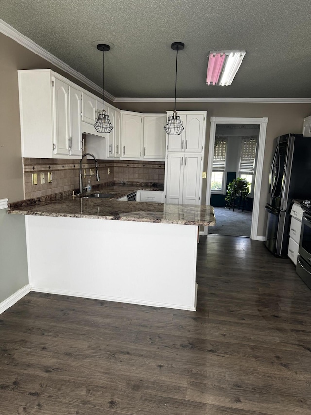 400 Natures Pointe Dr, Somerset, KY 42503 - kitchen featuring crown molding, a peninsula, white cabinetry, decorative backsplash, and freestanding refrigerator