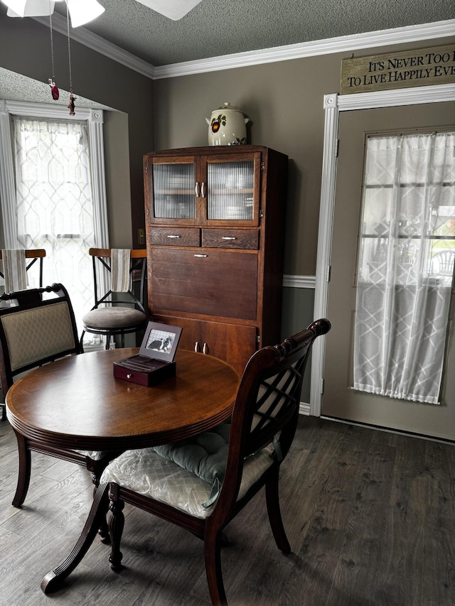 400 Natures Pointe Dr, Somerset, KY 42503 - dining room featuring wood finished floors, crown molding, a textured ceiling, and ceiling fan
