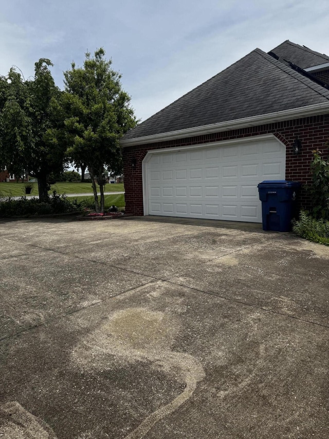 400 Natures Pointe Dr, Somerset, KY 42503 - garage with concrete driveway
