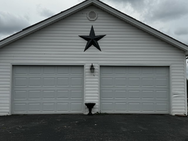 2230 Perryville Rd, Harrodsburg, KY 40330 - view of garage