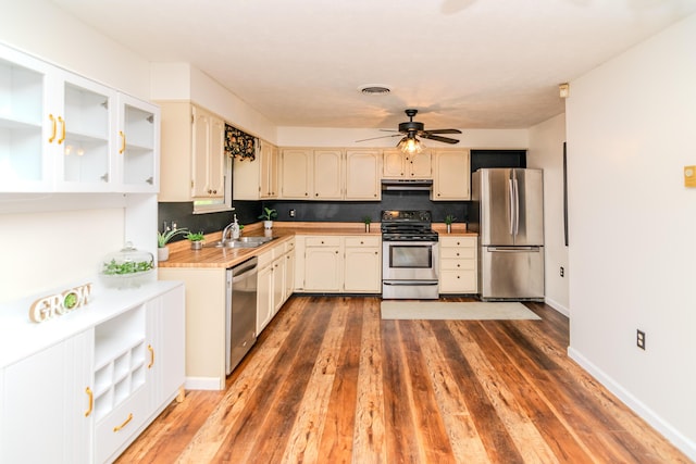 1102 Iroquois Dr, Mt Sterling, KY 40353 - kitchen with stainless steel appliances, under cabinet range hood, ceiling fan, decorative backsplash, and light wood-style flooring