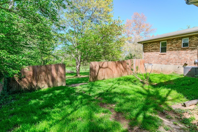 1102 Iroquois Dr, Mt Sterling, KY 40353 - view of yard with central AC