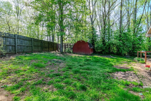 1102 Iroquois Dr, Mt Sterling, KY 40353 - fenced backyard with an outdoor structure and a shed