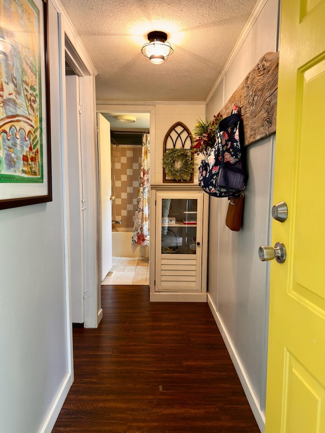199 Langnau Rd, London, KY 40741 - hallway with a textured ceiling, wood finished floors, baseboards, and crown molding