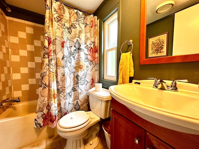 199 Langnau Rd, London, KY 40741 - full bath featuring toilet, shower / bath combination with curtain, a textured ceiling, and vanity
