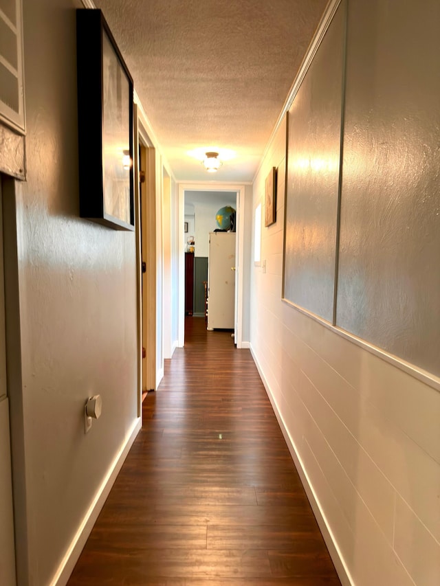 199 Langnau Rd, London, KY 40741 - hallway featuring a textured ceiling, dark wood-style flooring, and baseboards