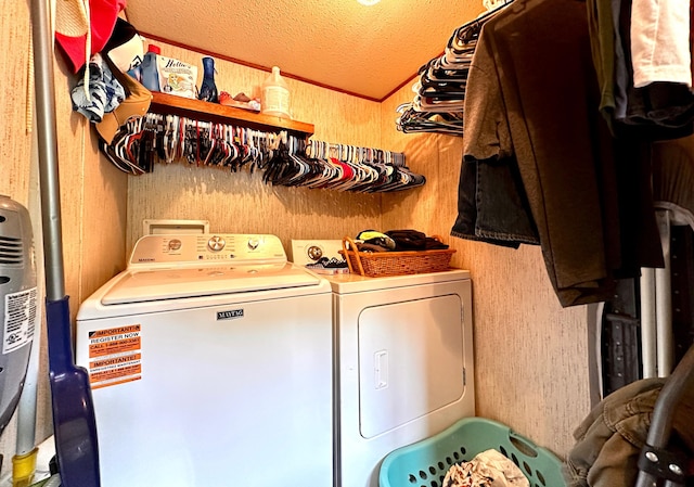 199 Langnau Rd, London, KY 40741 - clothes washing area with washing machine and clothes dryer, a textured ceiling, and wallpapered walls