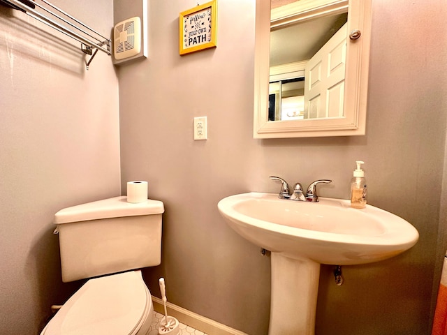 199 Langnau Rd, London, KY 40741 - bathroom with toilet and baseboards