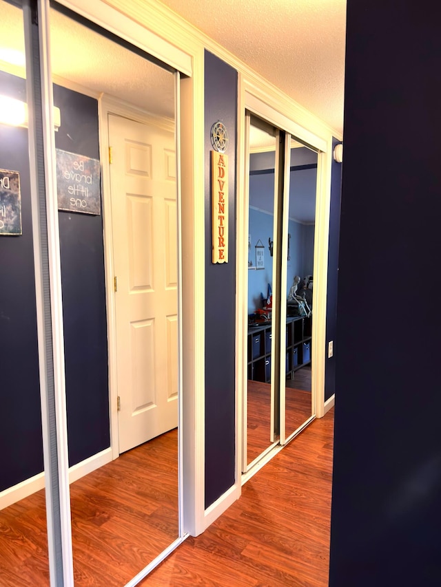 199 Langnau Rd, London, KY 40741 - hallway featuring wood finished floors, baseboards, and a textured ceiling