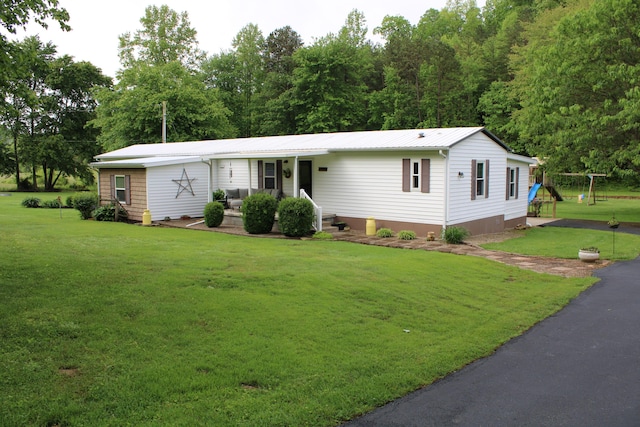 199 Langnau Rd, London, KY 40741 - view of front facade featuring a front yard and metal roof