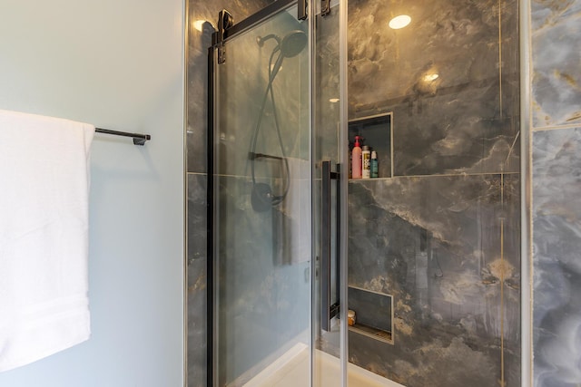 4120 Amberwood Ct, Lexington, KY 40513 - bathroom with a shower stall