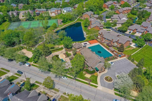 4120 Amberwood Ct, Lexington, KY 40513 - aerial view of property and surrounding area featuring nearby suburban area, a large body of water, and a pool area