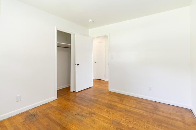 6362 E Laurel Rd, London, KY 40741 - unfurnished bedroom featuring baseboards, light wood-style flooring, and a closet