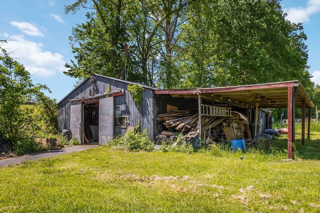 6362 E Laurel Rd, London, KY 40741 - view of pole building featuring a lawn